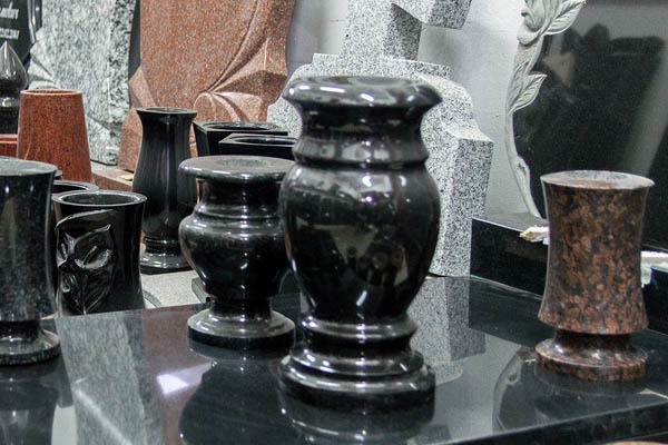 Вазы, лампады, урны, шары