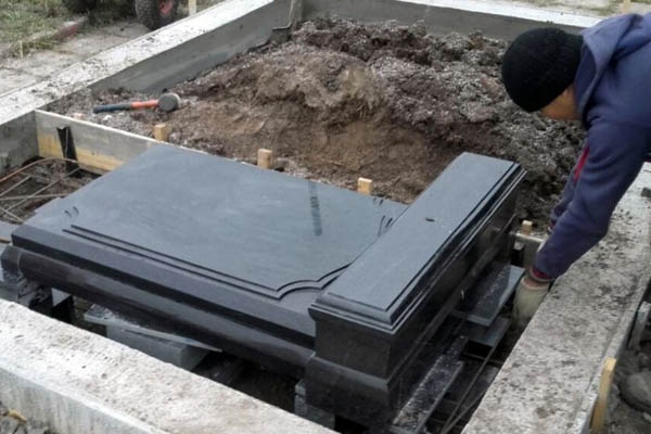 Установка памятника