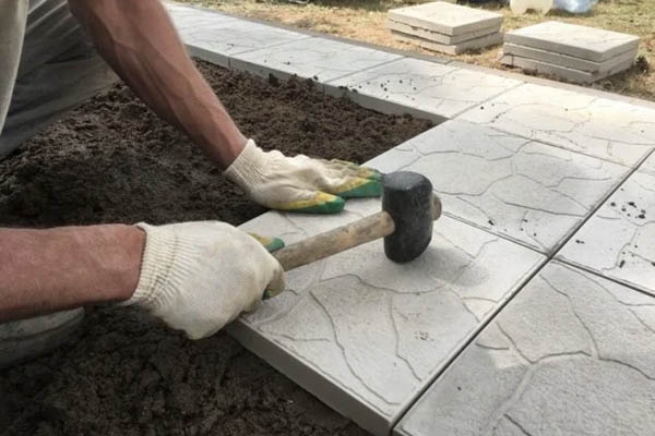 Укладка тротуарной плитки
